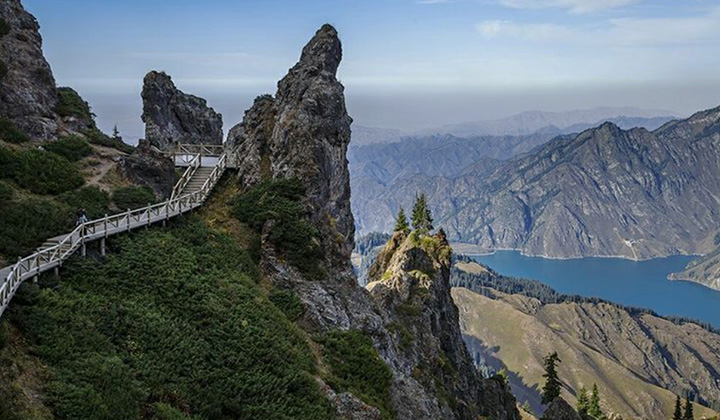 馬牙山の頂上から見る天池