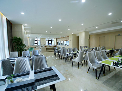 クチャ　万華国際酒店