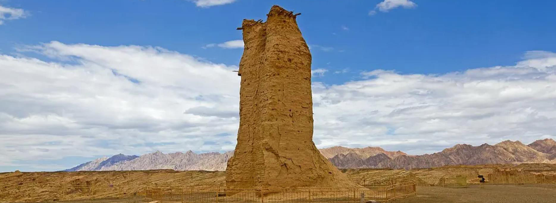 新彊クチャ　クズルガハ烽火台