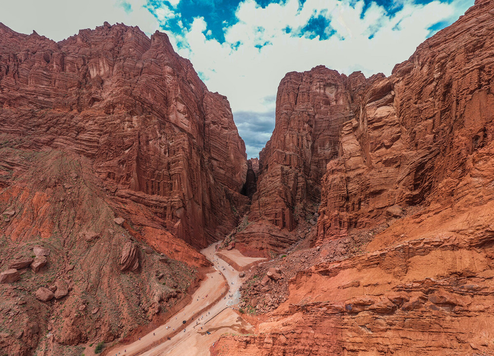 新彊クチャ　天山神秘大峡谷