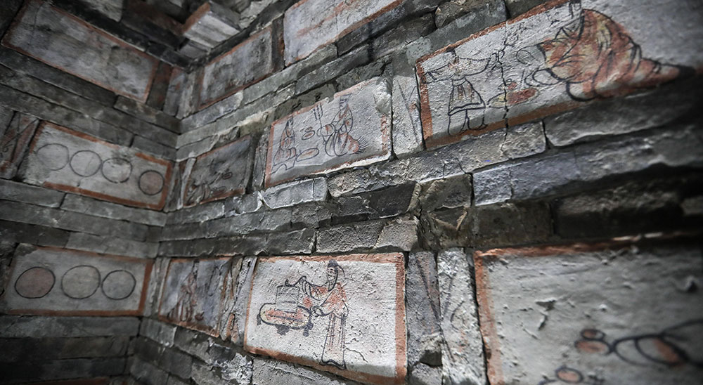 嘉峪関　魏晋壁画墓（ぎしんへきがぼ）