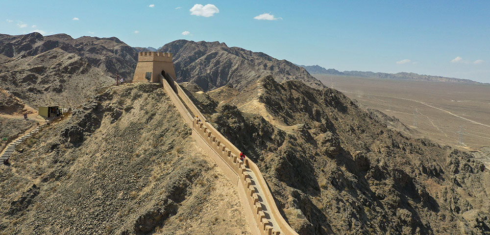 嘉峪関懸壁長城（けんべきちょうじょう）